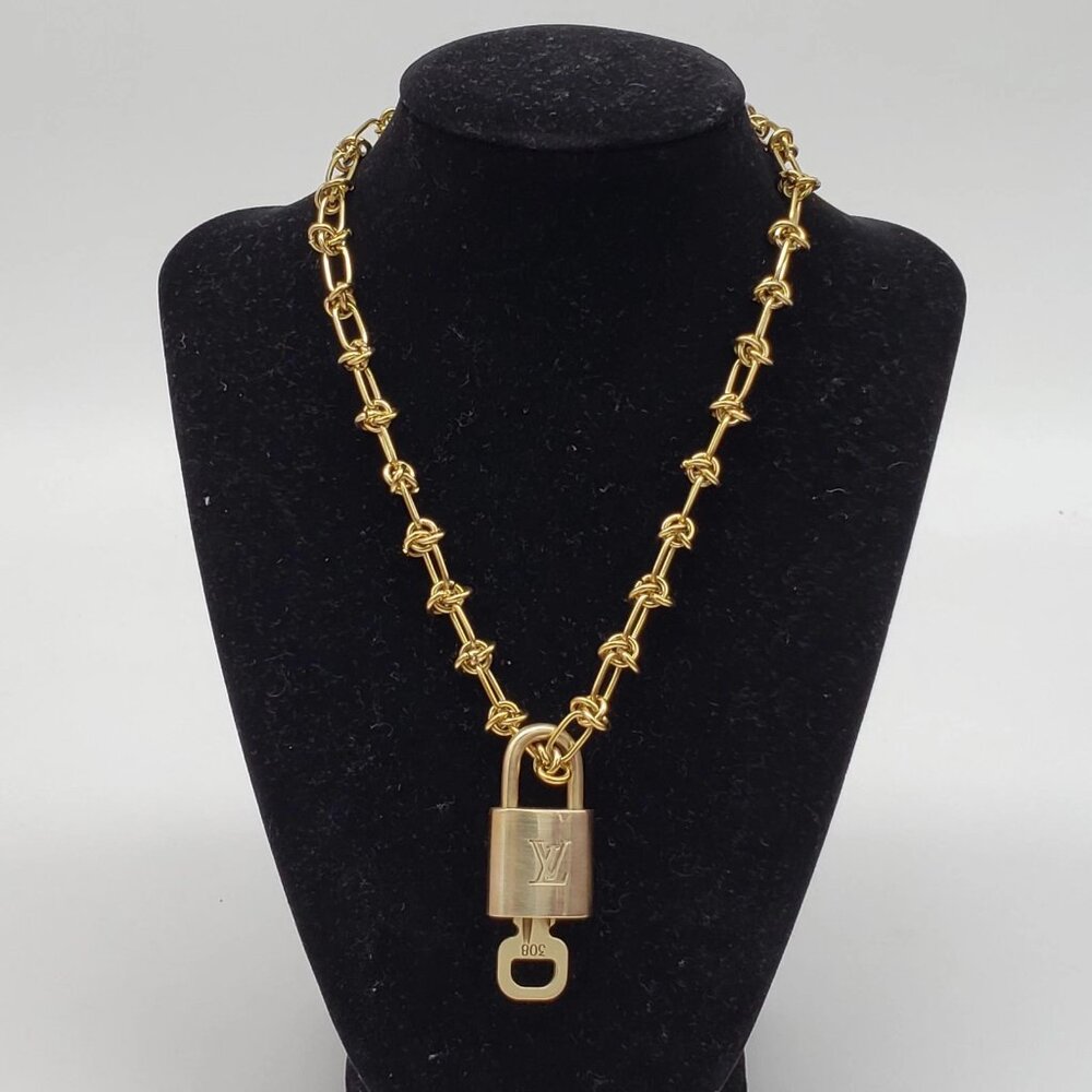 Louis Vuitton Gold Padlock w/ Unbranded Stainless Steel 18k Gold Plated Chain - Picture 3 of 10